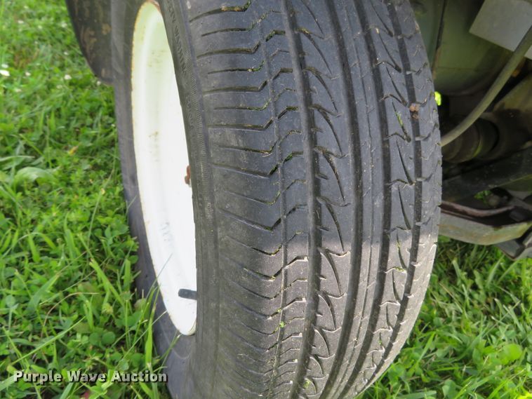 image for item GI9194 2002 GEM E825  utility vehicle