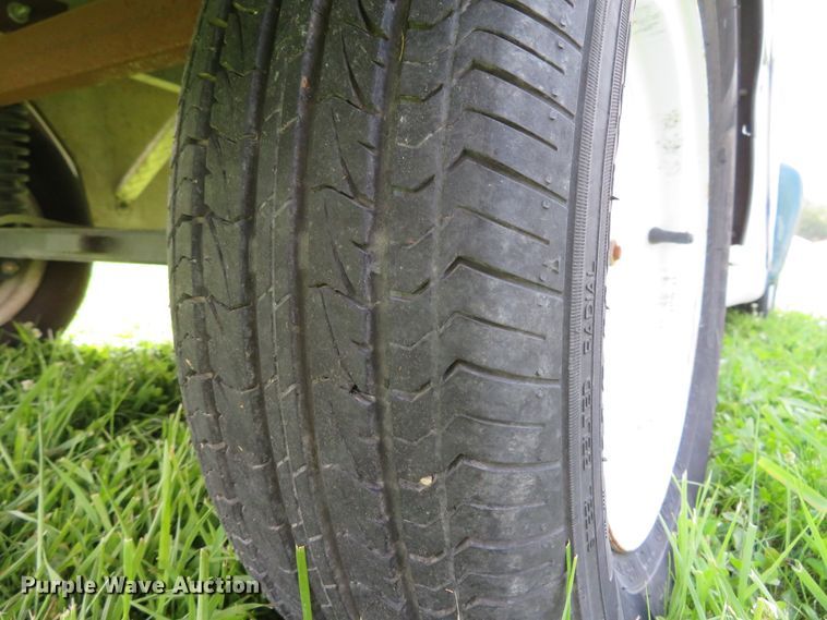 image for item GI9194 2002 GEM E825  utility vehicle