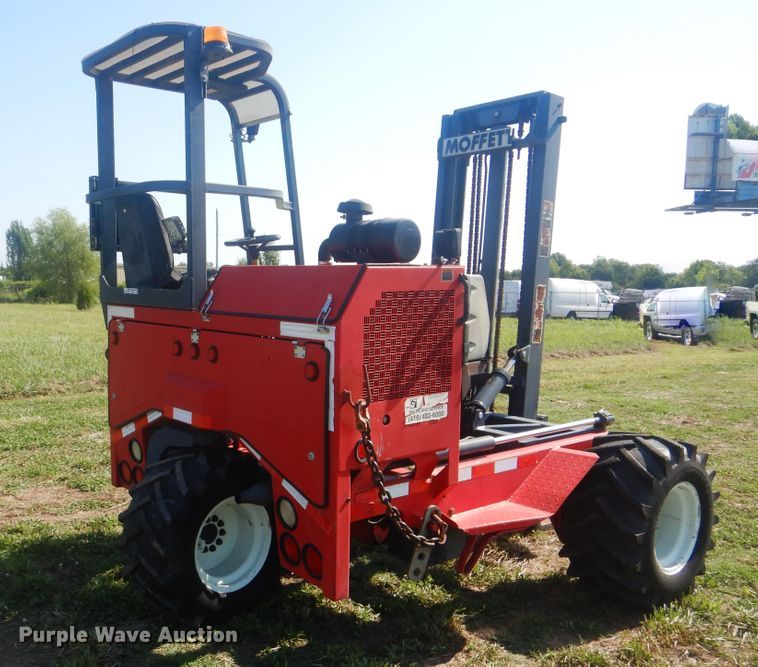 image for item GM9118 2006 Moffett M5500  piggyback forklift