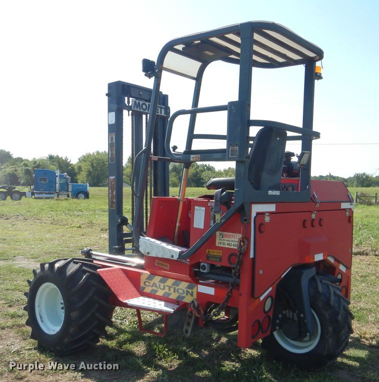 image for item GM9118 2006 Moffett M5500  piggyback forklift