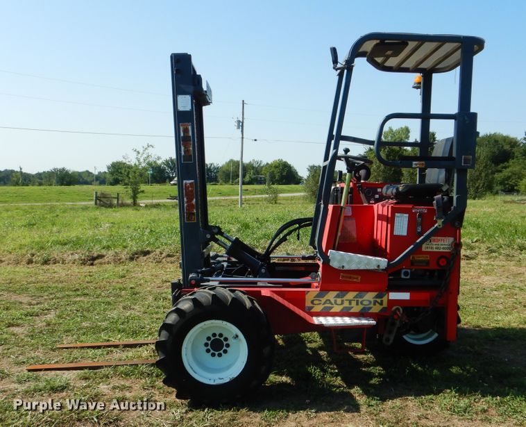 image for item GM9118 2006 Moffett M5500  piggyback forklift