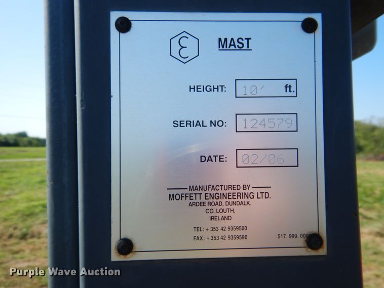 image for item GM9118 2006 Moffett M5500  piggyback forklift