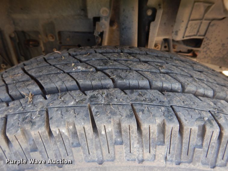 image for item GM9119 2012 Isuzu NPR  refrigerated truck