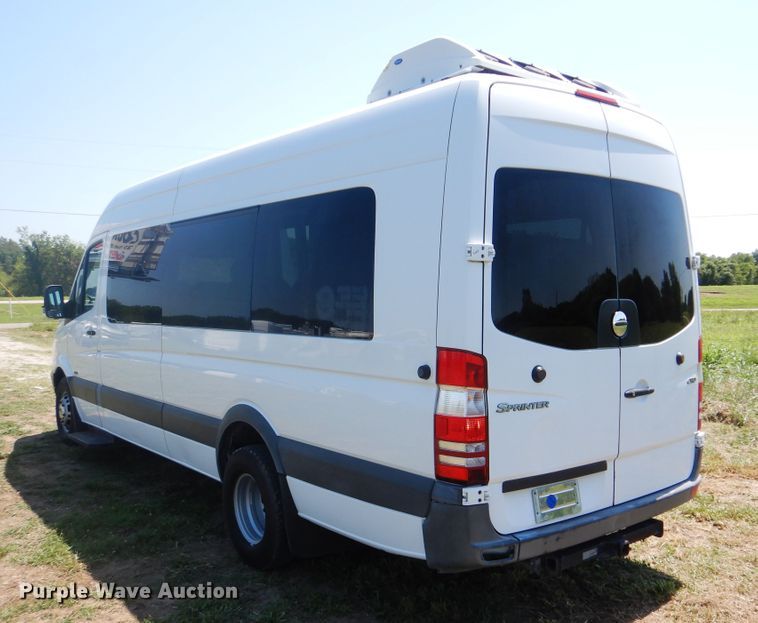 image for item GM9123 2009 Freightliner Sprinter 3500  shuttle bus