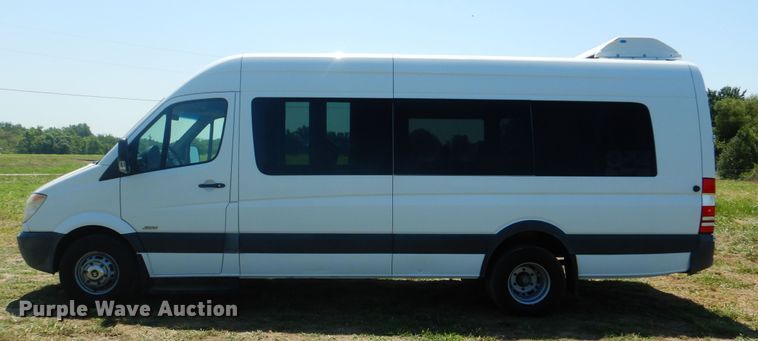 image for item GM9123 2009 Freightliner Sprinter 3500  shuttle bus