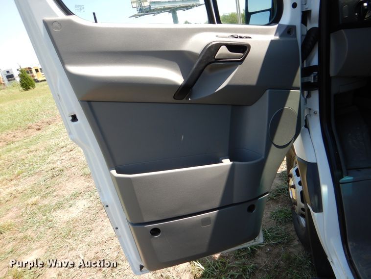 image for item GM9123 2009 Freightliner Sprinter 3500  shuttle bus