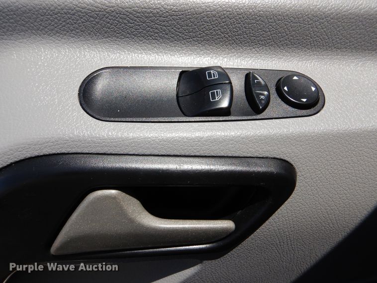 image for item GM9123 2009 Freightliner Sprinter 3500  shuttle bus