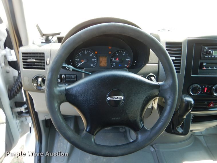 image for item GM9123 2009 Freightliner Sprinter 3500  shuttle bus