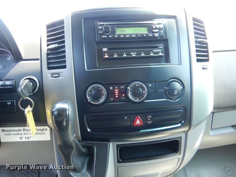 image for item GM9123 2009 Freightliner Sprinter 3500  shuttle bus