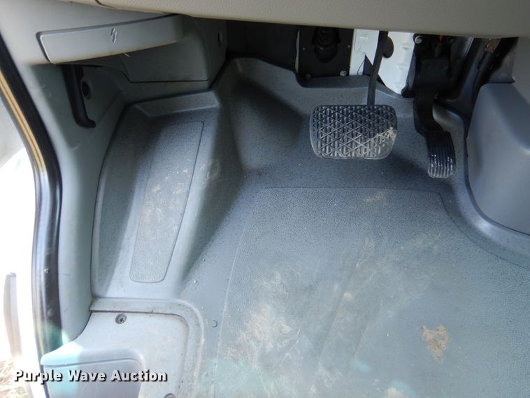 image for item GM9123 2009 Freightliner Sprinter 3500  shuttle bus