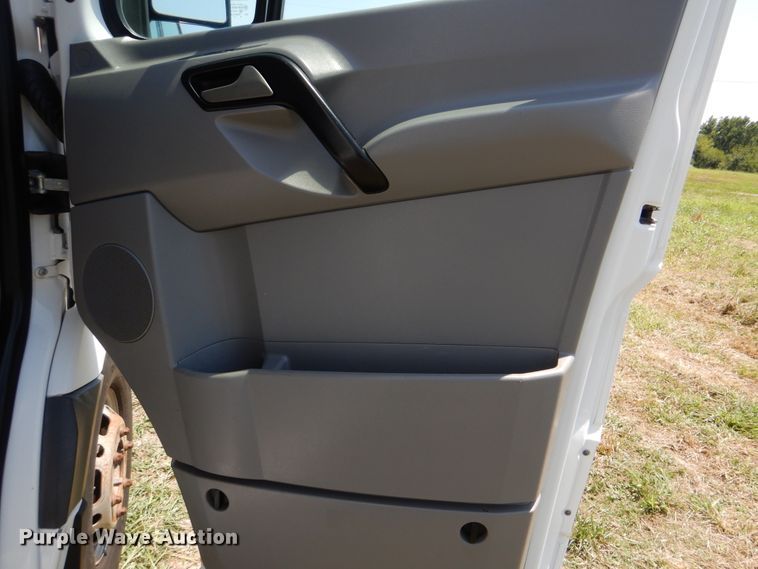 image for item GM9123 2009 Freightliner Sprinter 3500  shuttle bus