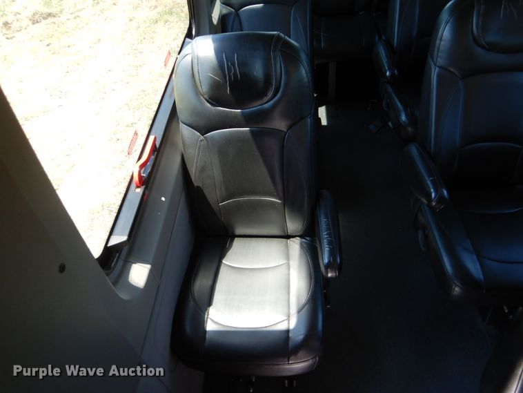 image for item GM9123 2009 Freightliner Sprinter 3500  shuttle bus