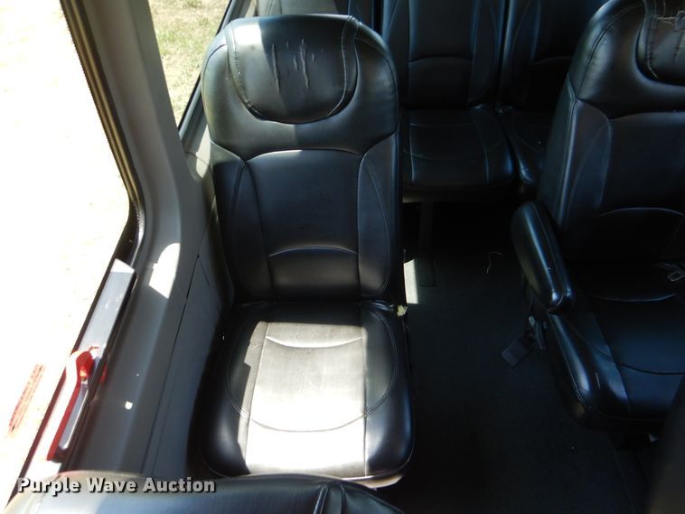 image for item GM9123 2009 Freightliner Sprinter 3500  shuttle bus