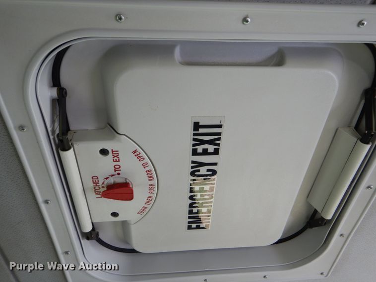 image for item GM9123 2009 Freightliner Sprinter 3500  shuttle bus