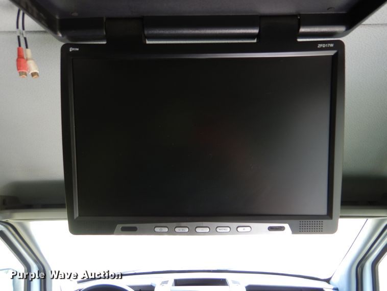 image for item GM9123 2009 Freightliner Sprinter 3500  shuttle bus