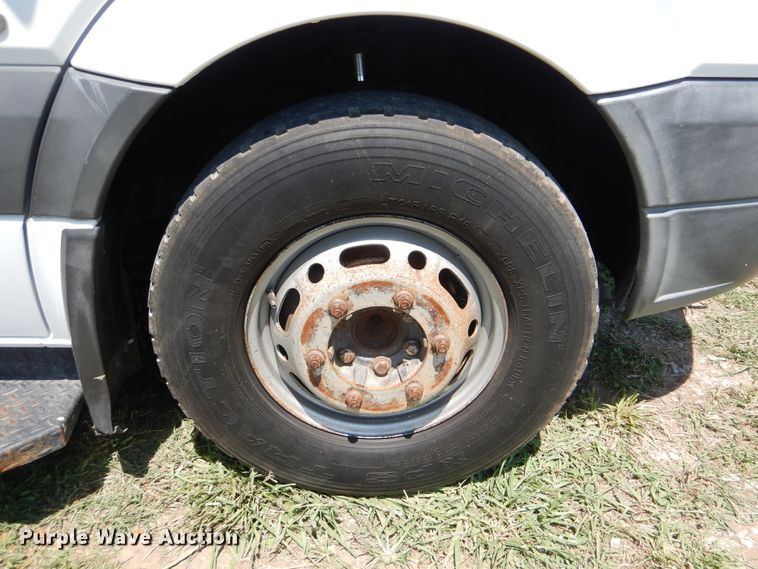 image for item GM9123 2009 Freightliner Sprinter 3500  shuttle bus