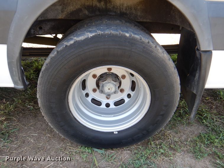 image for item GM9123 2009 Freightliner Sprinter 3500  shuttle bus