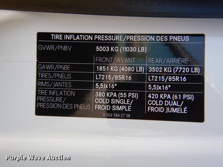 image for item GM9123 2009 Freightliner Sprinter 3500  shuttle bus