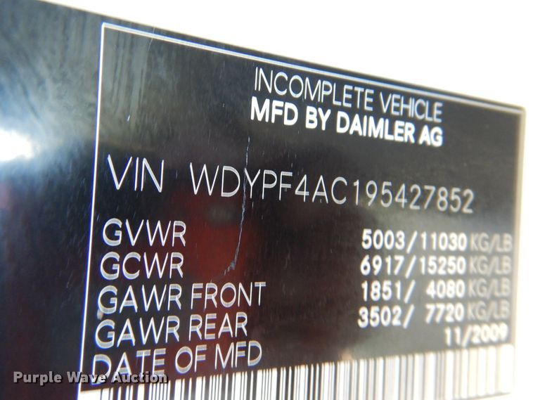 image for item GM9123 2009 Freightliner Sprinter 3500  shuttle bus