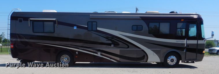 image for item GM9126 2003 Monaco Windsor 40PBDD  RV