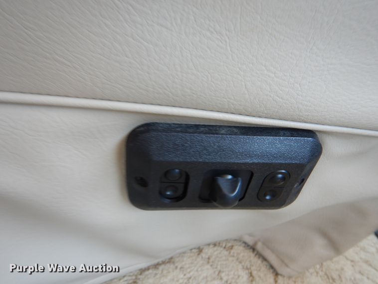 image for item GM9126 2003 Monaco Windsor 40PBDD  RV