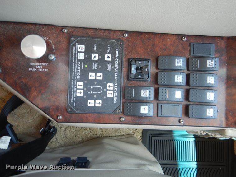 image for item GM9126 2003 Monaco Windsor 40PBDD  RV