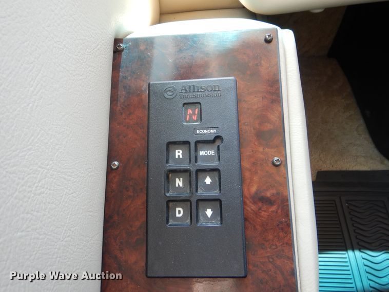 image for item GM9126 2003 Monaco Windsor 40PBDD  RV