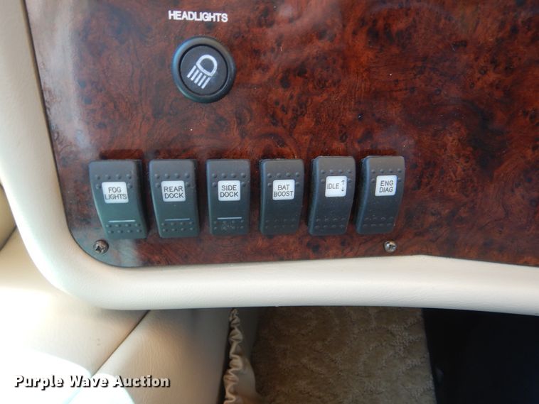 image for item GM9126 2003 Monaco Windsor 40PBDD  RV