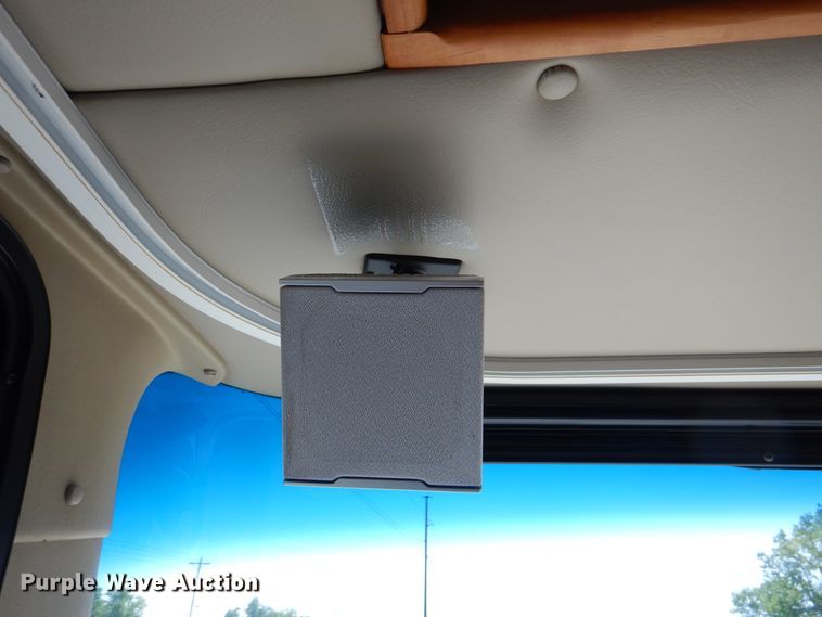 image for item GM9126 2003 Monaco Windsor 40PBDD  RV