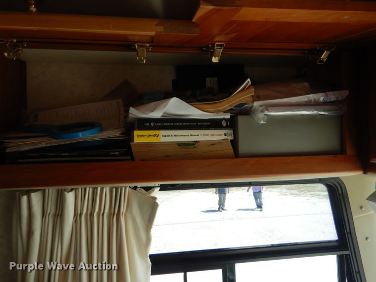 image for item GM9126 2003 Monaco Windsor 40PBDD  RV