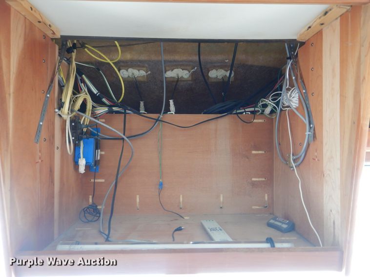 image for item GM9126 2003 Monaco Windsor 40PBDD  RV