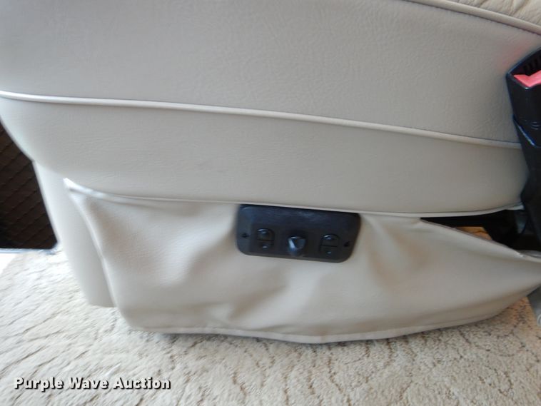 image for item GM9126 2003 Monaco Windsor 40PBDD  RV