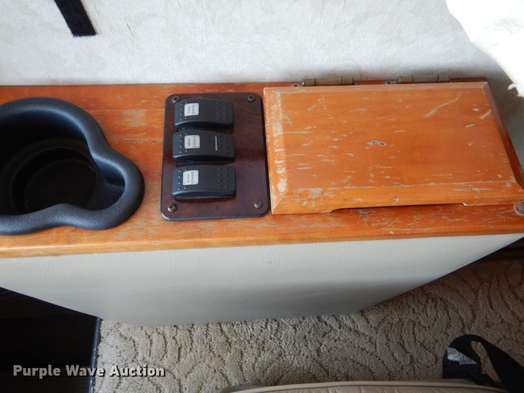 image for item GM9126 2003 Monaco Windsor 40PBDD  RV