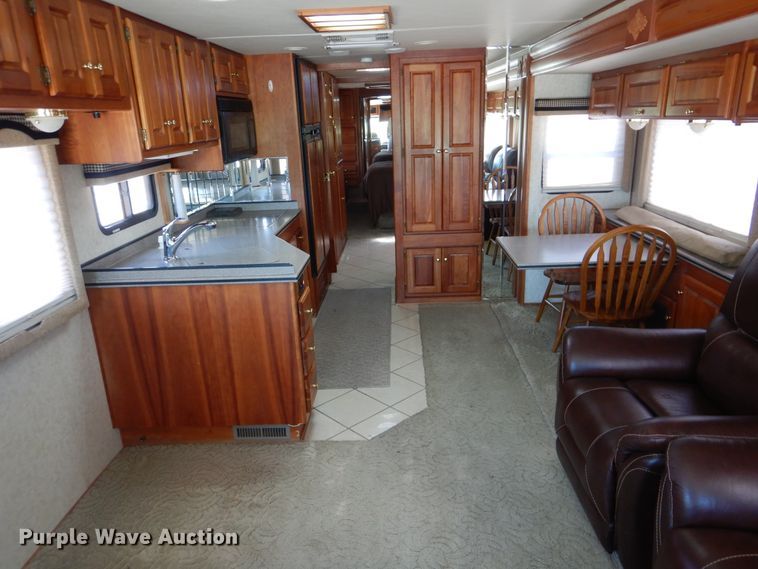 image for item GM9126 2003 Monaco Windsor 40PBDD  RV