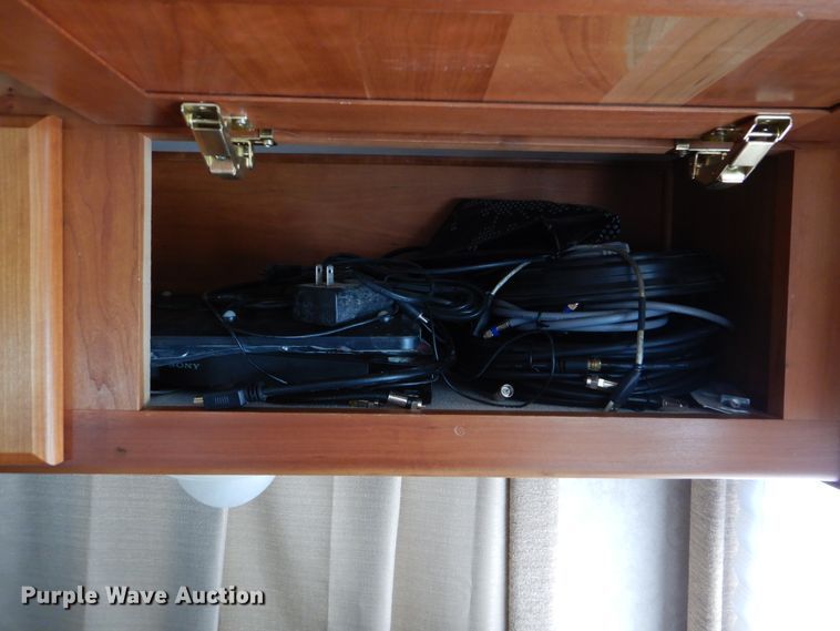 image for item GM9126 2003 Monaco Windsor 40PBDD  RV