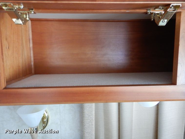 image for item GM9126 2003 Monaco Windsor 40PBDD  RV