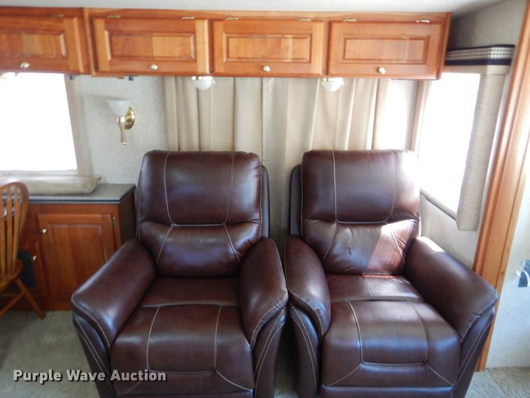 image for item GM9126 2003 Monaco Windsor 40PBDD  RV