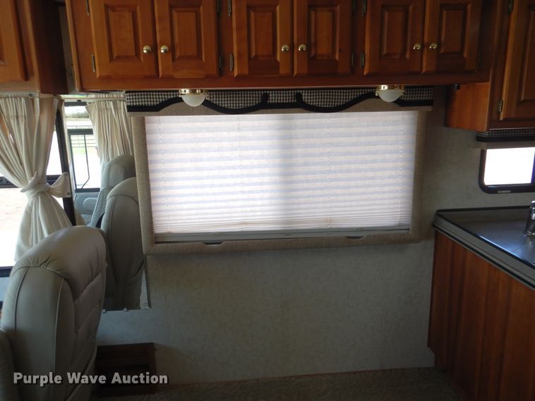 image for item GM9126 2003 Monaco Windsor 40PBDD  RV