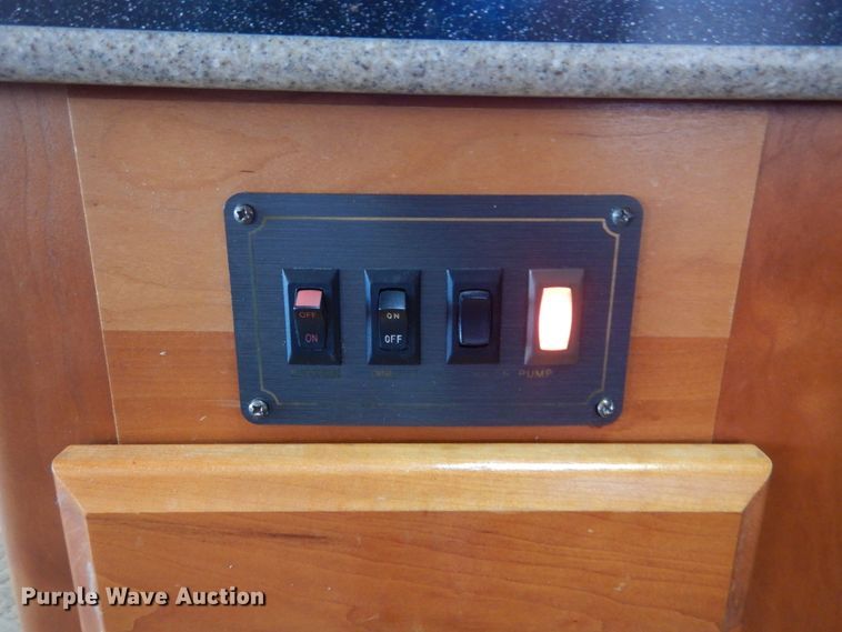 image for item GM9126 2003 Monaco Windsor 40PBDD  RV