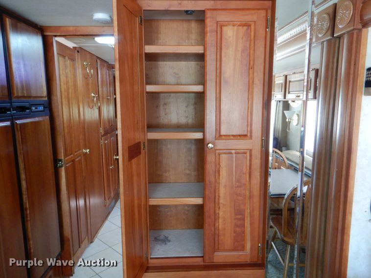 image for item GM9126 2003 Monaco Windsor 40PBDD  RV