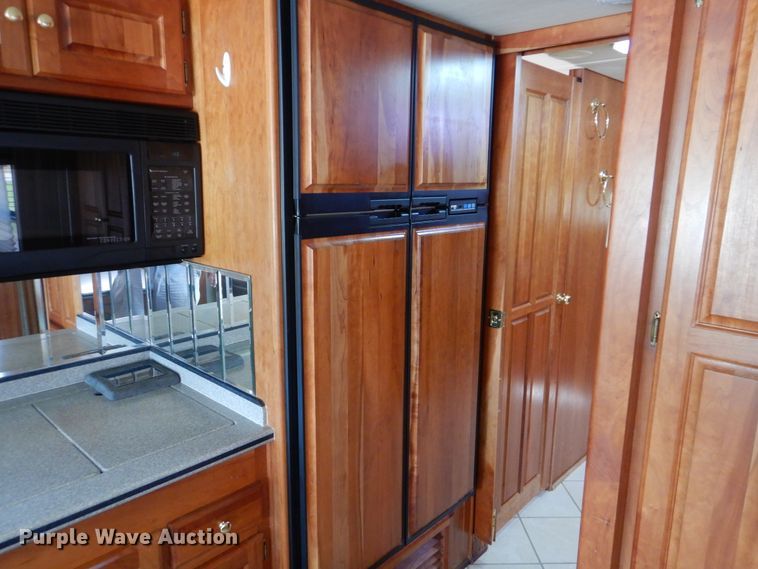 image for item GM9126 2003 Monaco Windsor 40PBDD  RV