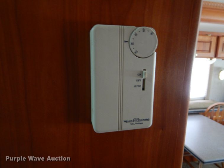 image for item GM9126 2003 Monaco Windsor 40PBDD  RV