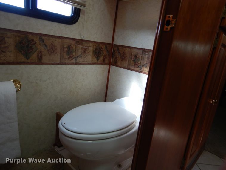 image for item GM9126 2003 Monaco Windsor 40PBDD  RV