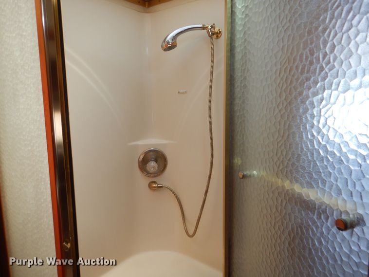 image for item GM9126 2003 Monaco Windsor 40PBDD  RV