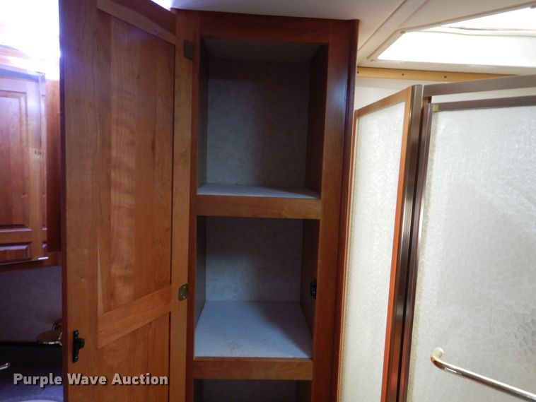 image for item GM9126 2003 Monaco Windsor 40PBDD  RV