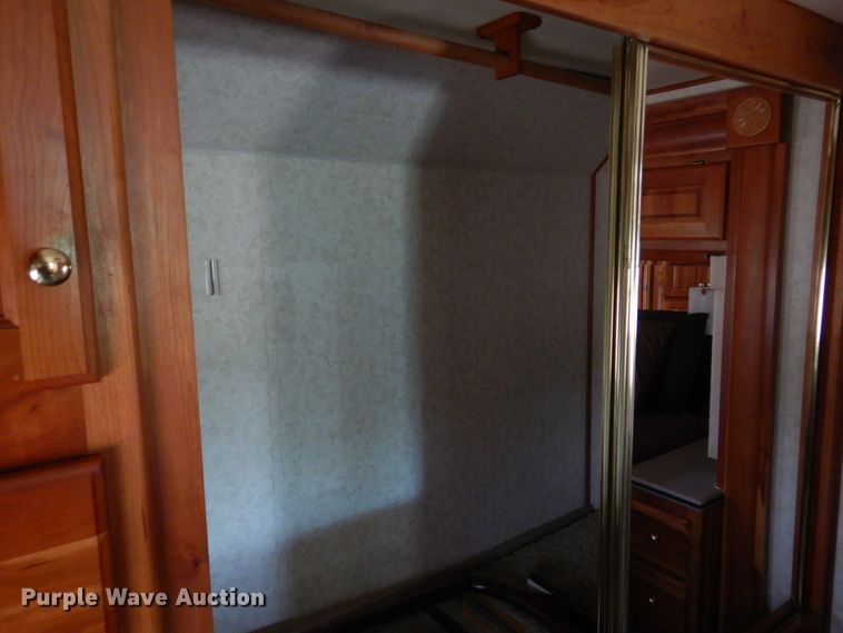 image for item GM9126 2003 Monaco Windsor 40PBDD  RV