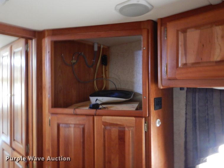 image for item GM9126 2003 Monaco Windsor 40PBDD  RV