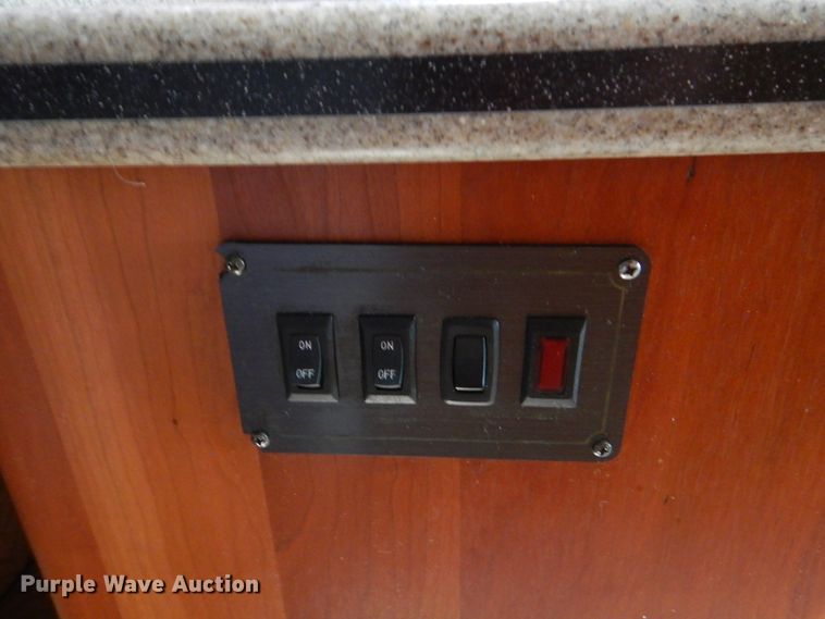 image for item GM9126 2003 Monaco Windsor 40PBDD  RV