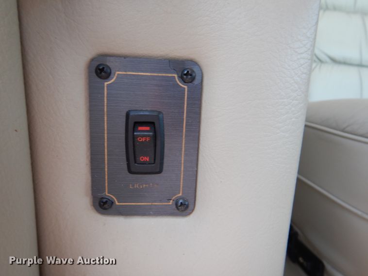 image for item GM9126 2003 Monaco Windsor 40PBDD  RV