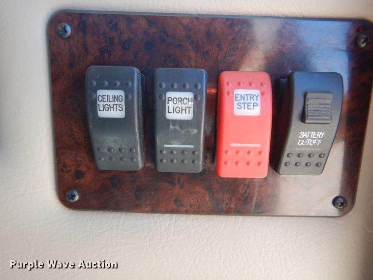 image for item GM9126 2003 Monaco Windsor 40PBDD  RV